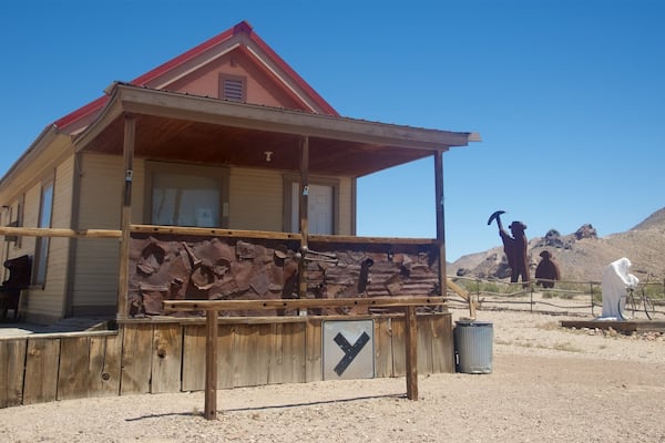 Goldwell Open Air Museum showing desert views