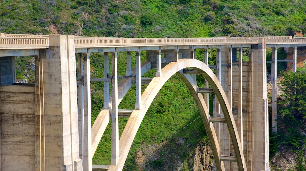 Bixby Bridge mostrando un puente