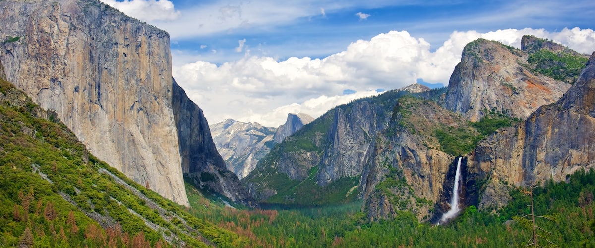 Tunnel View which includes forest scenes, landscape views and mountains