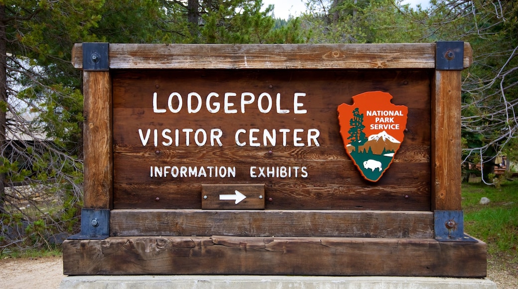 Sequoia National Park showing signage