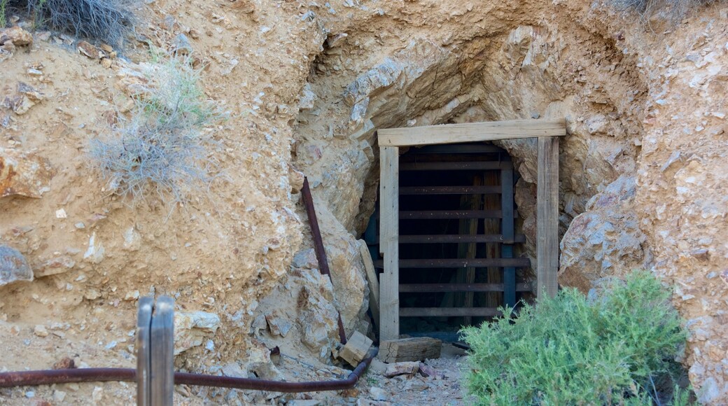 Death Valley showing caving