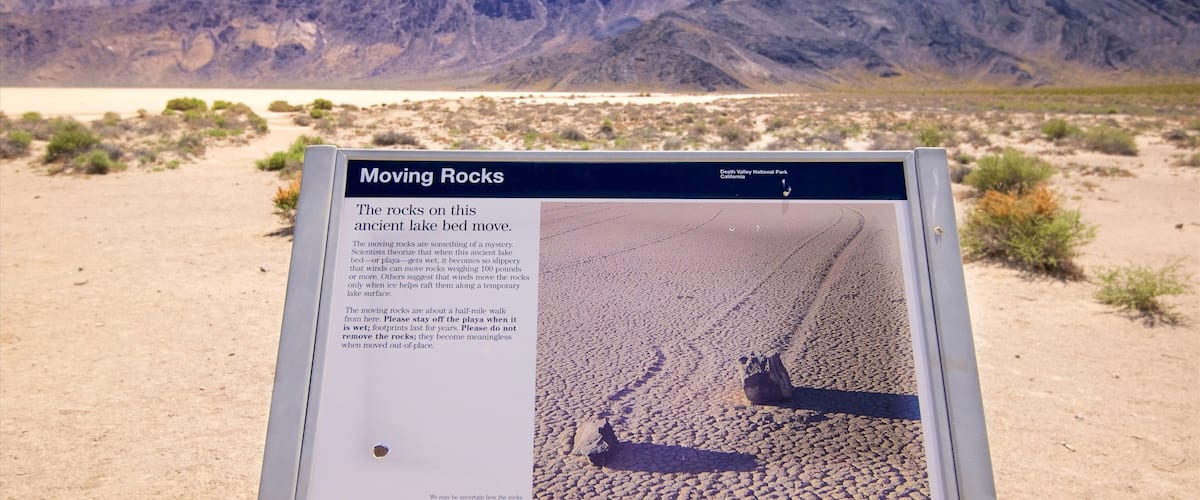 Death Valley showing signage, tranquil scenes and desert views