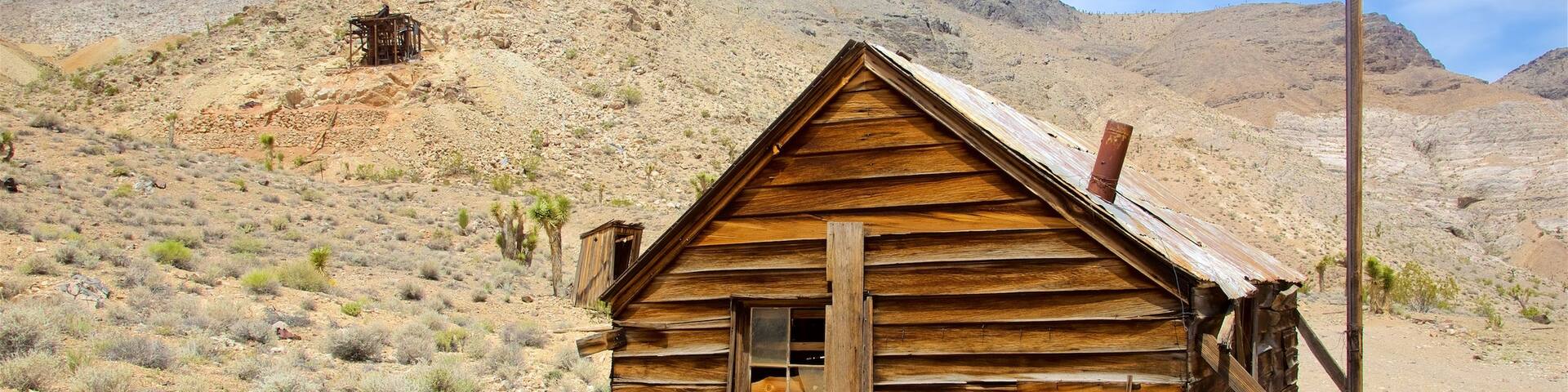 Parque Nacional del Valle de la Muerte que incluye vistas al desierto y una casa