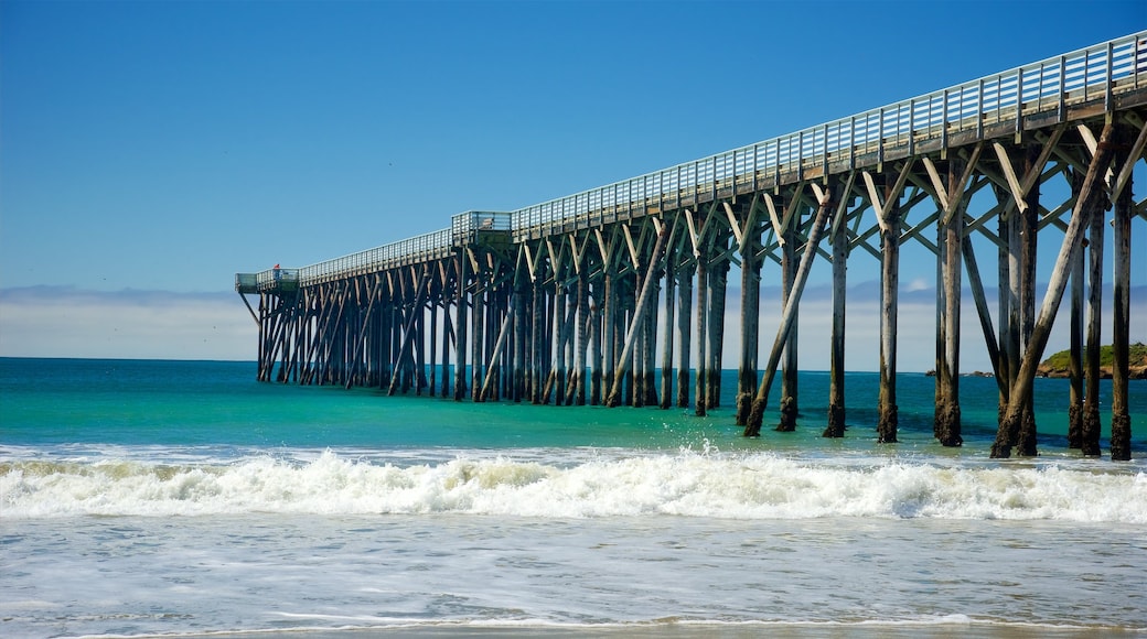 San Simeon Pier caracterizando paisagens litorâneas