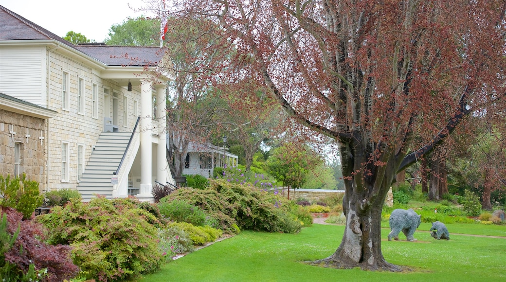 Museo Colton Hall que incluye jardín