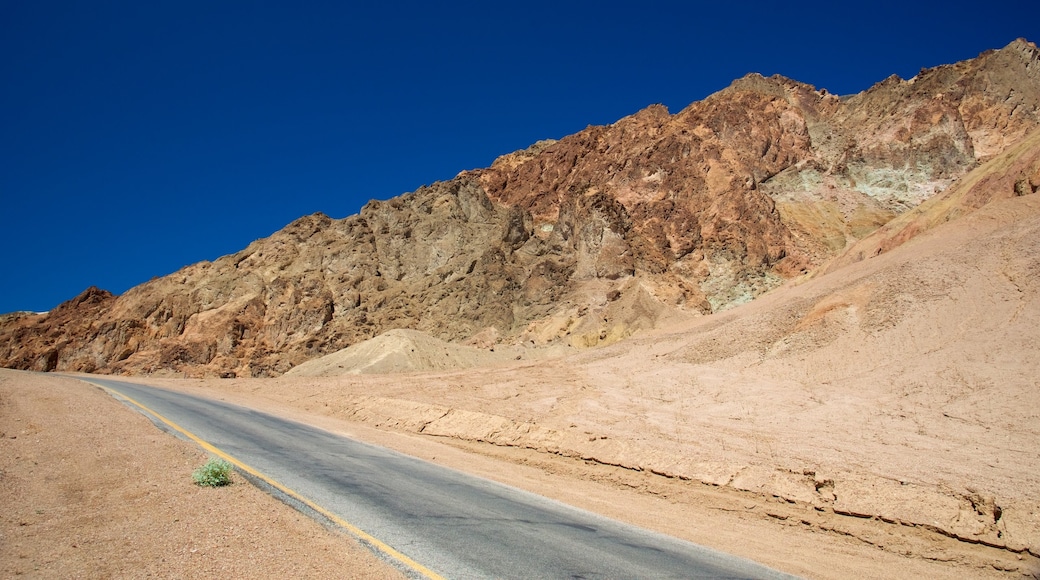 Death Valley presenterar stillsam natur