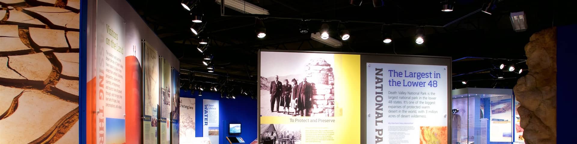 Valle de la Muerte mostrando vistas interiores