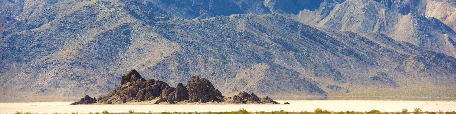 Racetrack Playa mostrando vistas al desierto, vistas de paisajes y montañas
