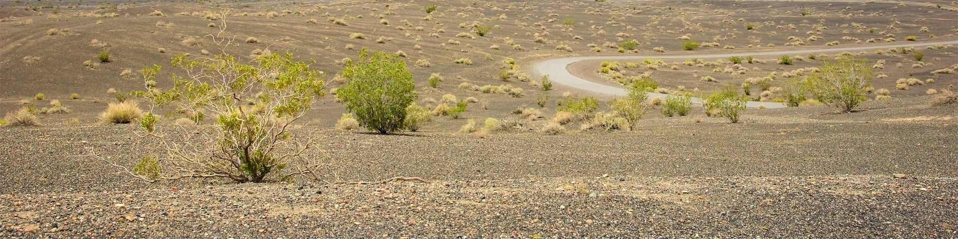 Ubehebe Crater que incluye vistas de paisajes y vistas al desierto