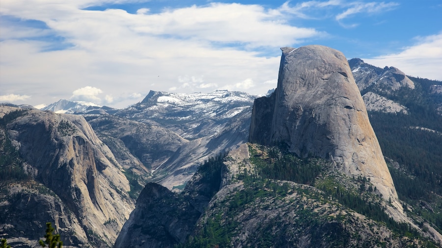 Parc national de Yosemite montrant montagnes, scĂšnes tranquilles et panoramas