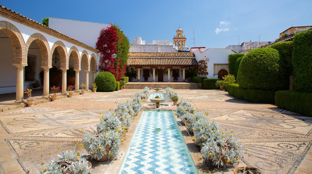 Palacio del Marqués de Viana mostrando una plaza