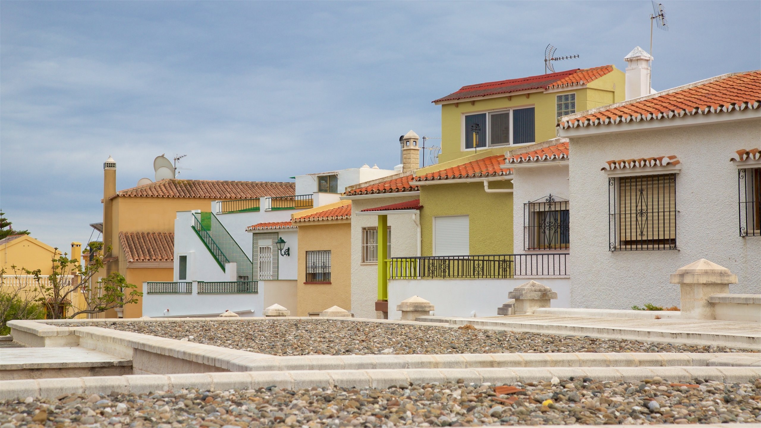 La Carihuela ofreciendo una pequeña ciudad o pueblo