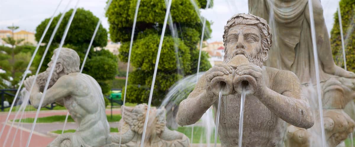 La Bateria Park showing a statue or sculpture and a fountain