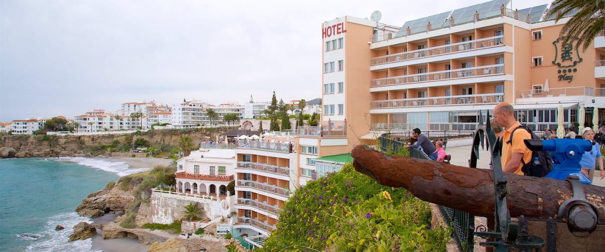 Balcon de Europa showing a coastal town, views and general coastal views
