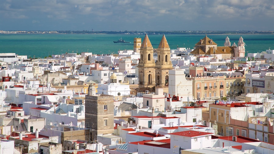 Torre Tavira which includes a small town or village, a coastal town and general coastal views