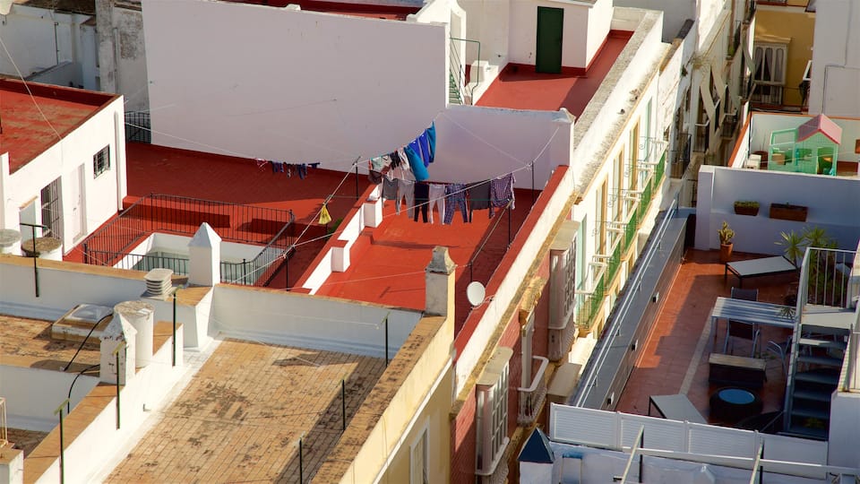 Torre Tavira que incluye un pueblo