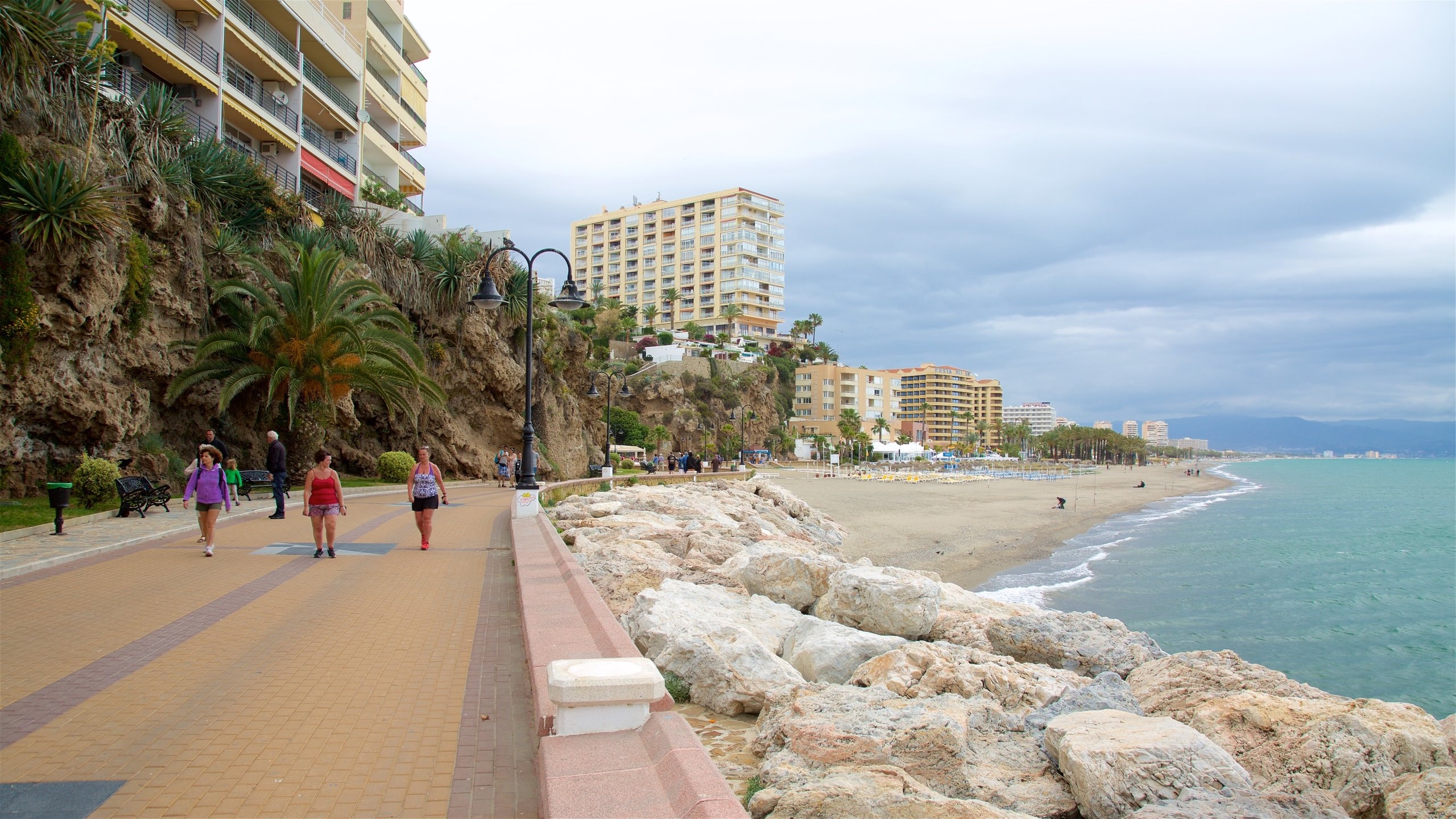 La Carihuela featuring general coastal views and street scenes