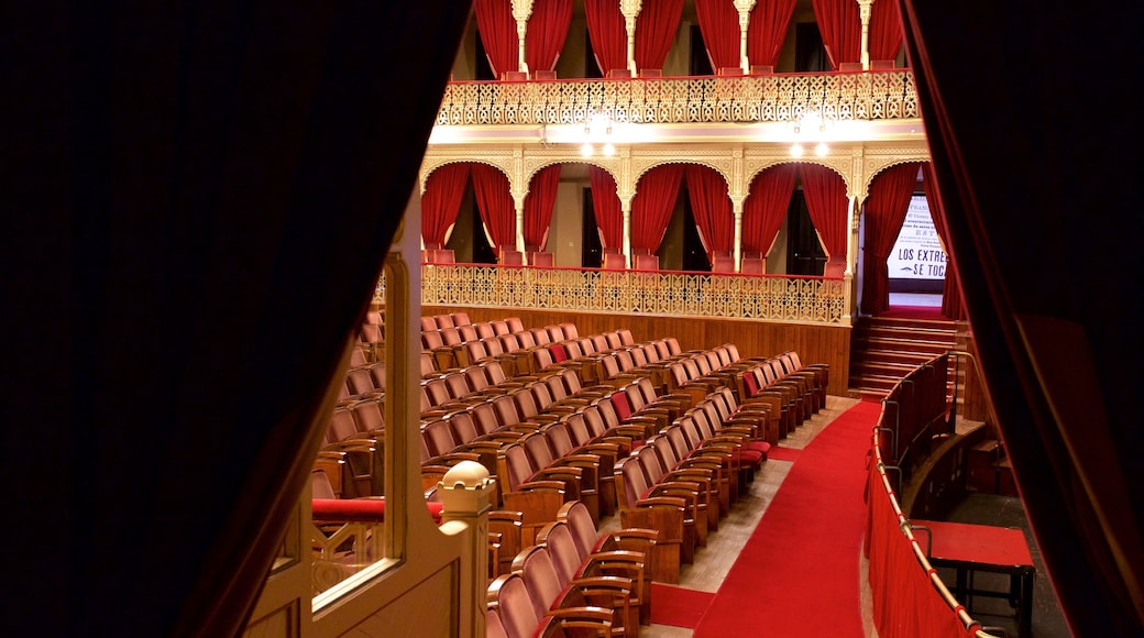 El Gran Teatro Falla mettant en vedette scènes de théâtre et vues intérieures