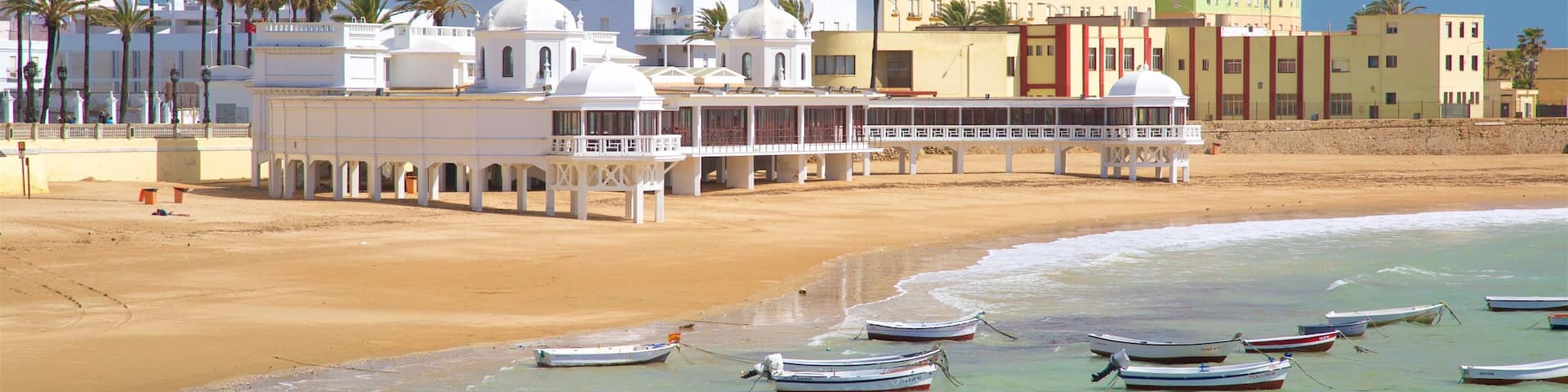 Plage de La Caleta montrant ville cĂŽtiĂšre, baie ou port et navigation