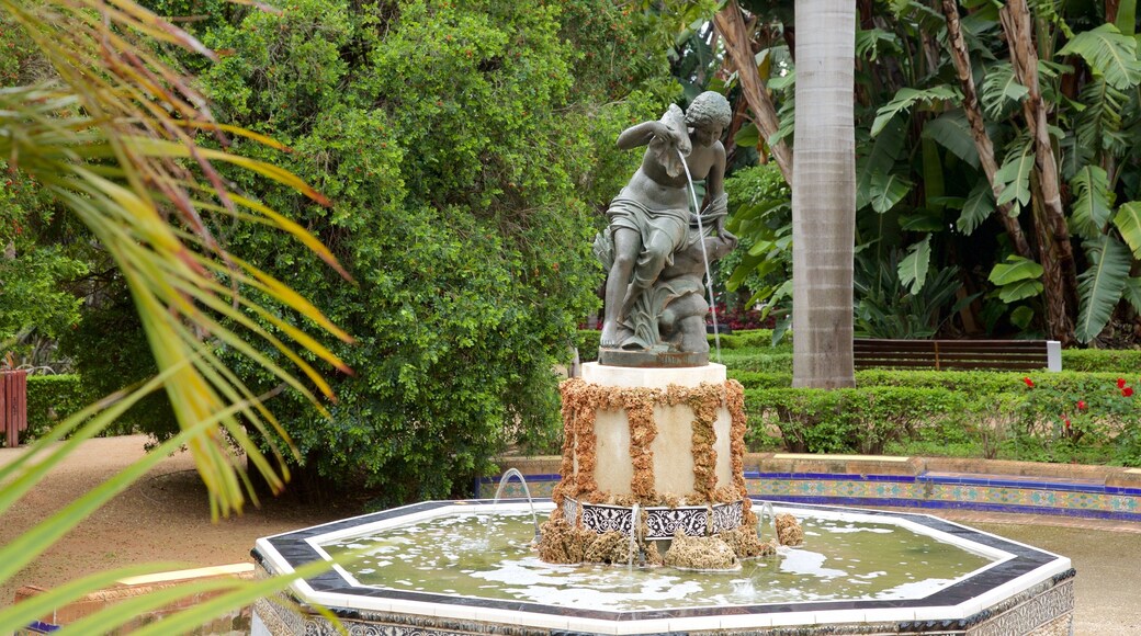 Ruta de los Tajos welches beinhaltet Garten, Springbrunnen und Statue oder Skulptur