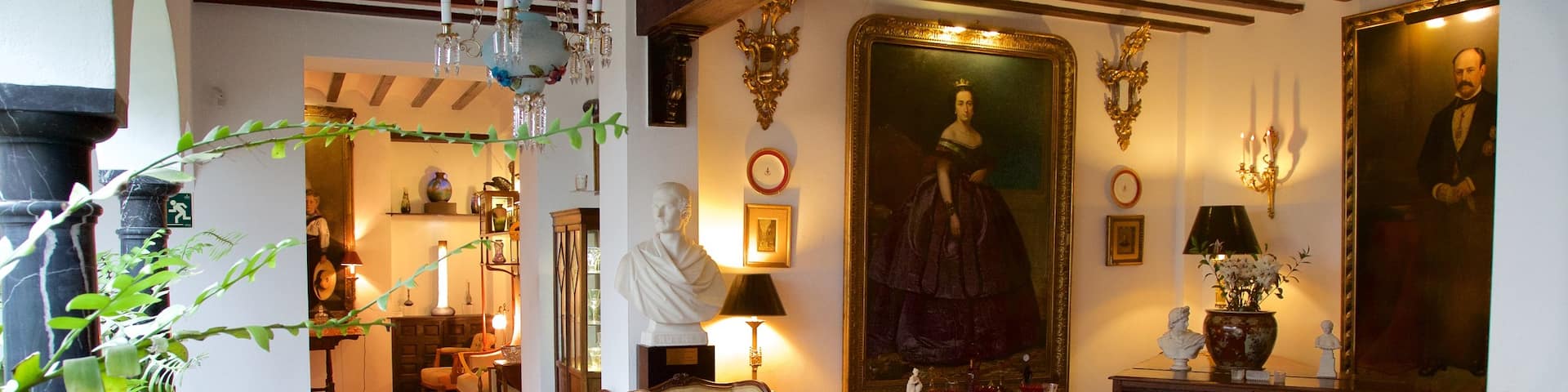 Malaga which includes heritage elements, a house and interior views