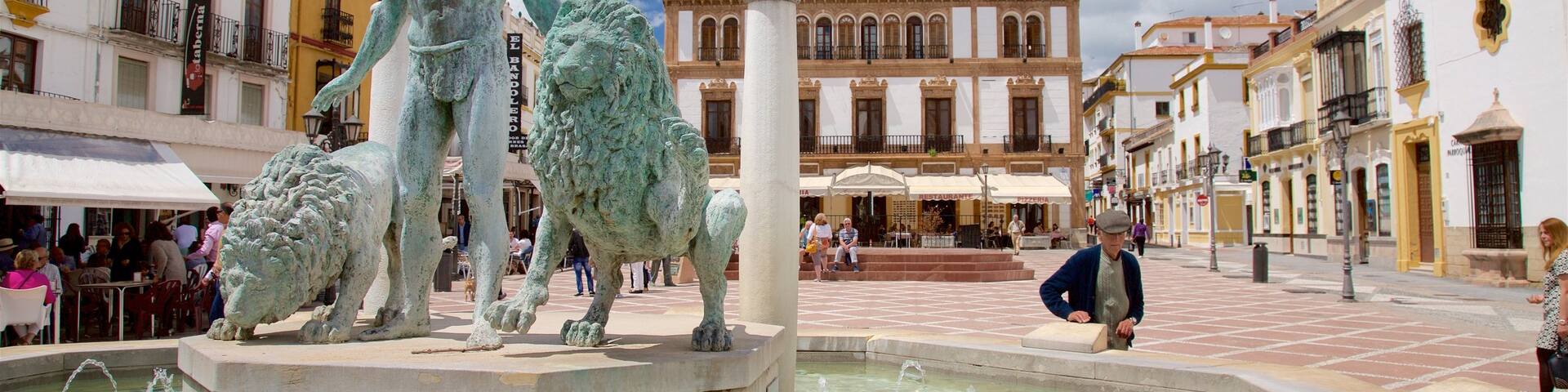 Ronda montrant fontaine, square ou place et statue ou sculpture