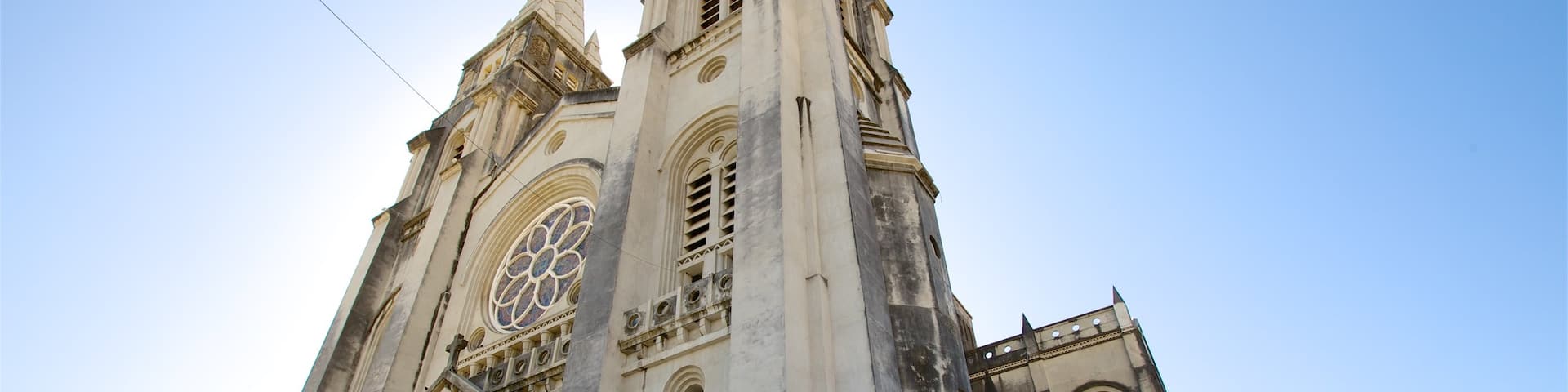 Metropolitan Cathedral of Fortaleza showing street scenes and a church or cathedral
