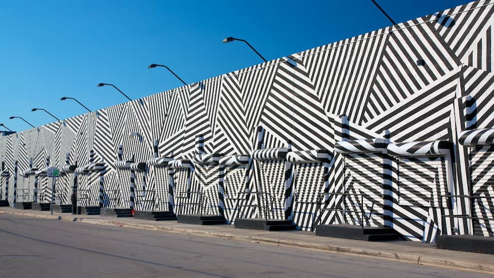 Wynwood Art District showing outdoor art