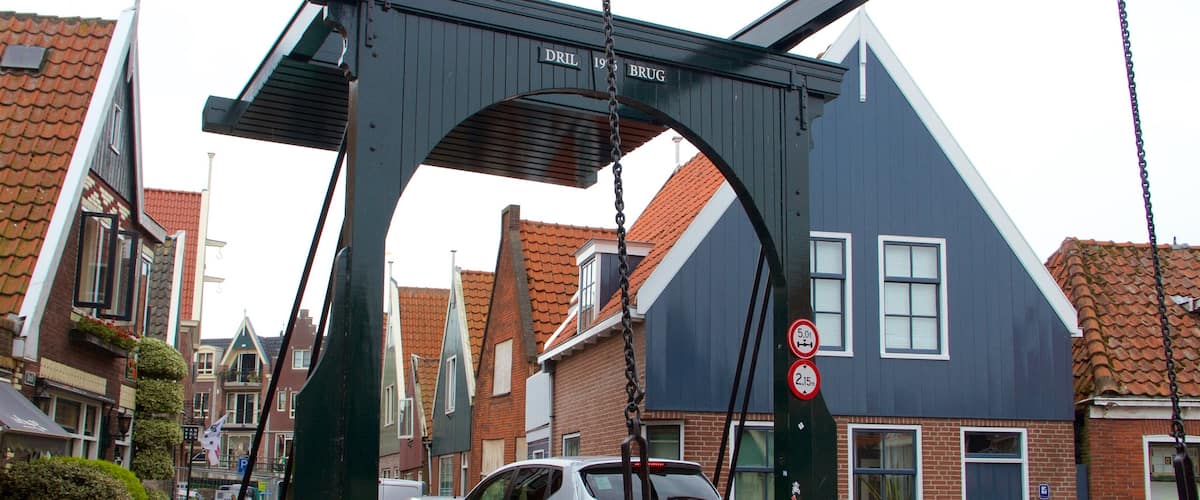 Volendam showing a small town or village and vehicle touring