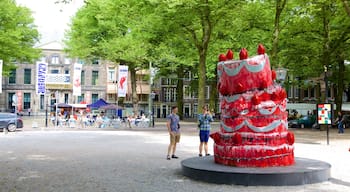 Den Haag das einen Platz oder Plaza und Outdoor-Kunst