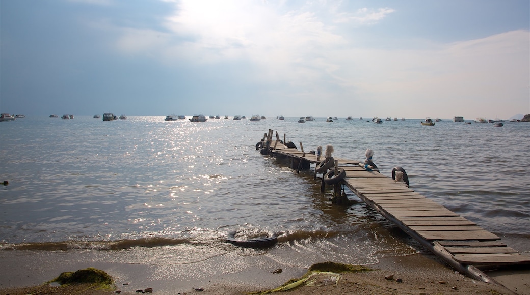 科巴卡巴那 设有 綜覽海岸風景 和 海灘