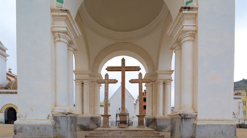 Copacabana which includes a monument and religious aspects