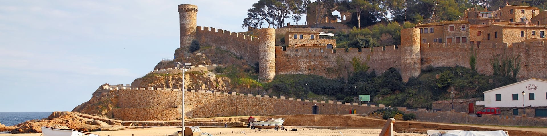 Girona which includes a sandy beach, boating and a castle