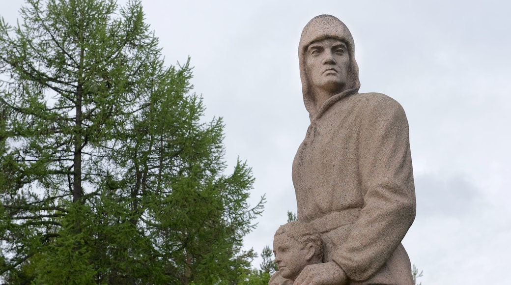 Kemijarvi som inkluderar en staty eller skulptur