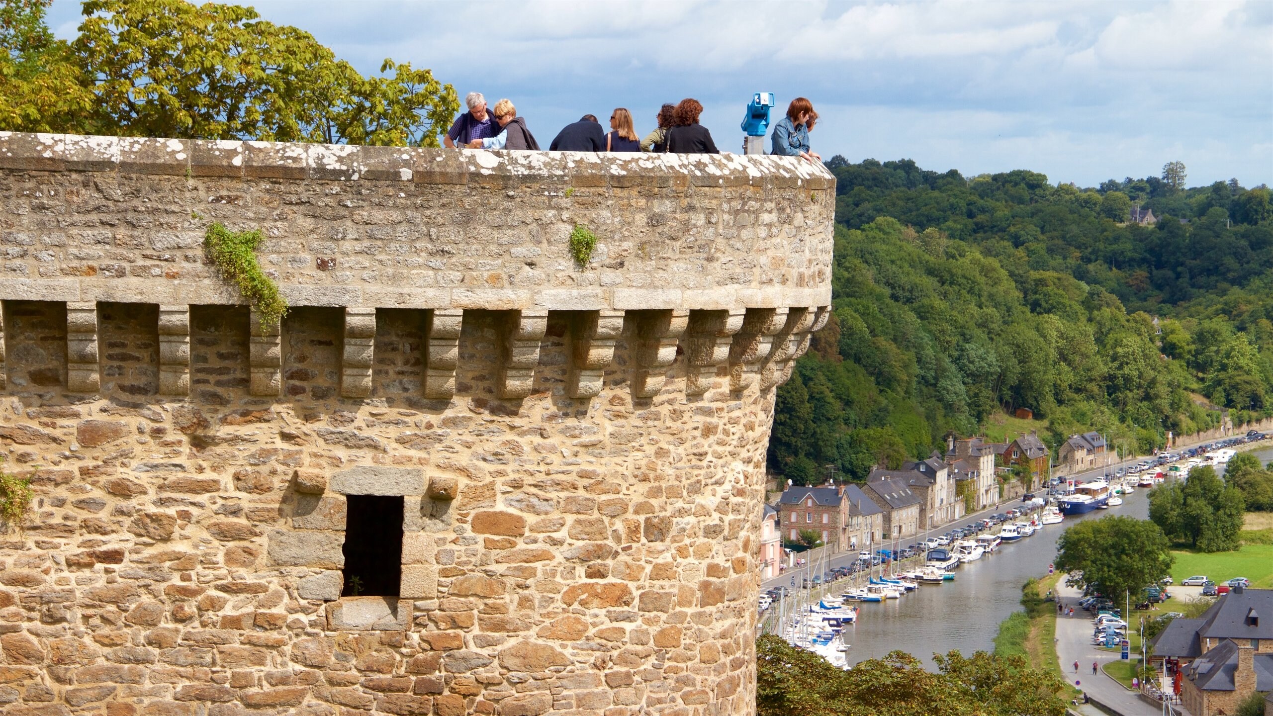 Dinan qui includes rivière ou ruisseau, vues et patrimoine architectural