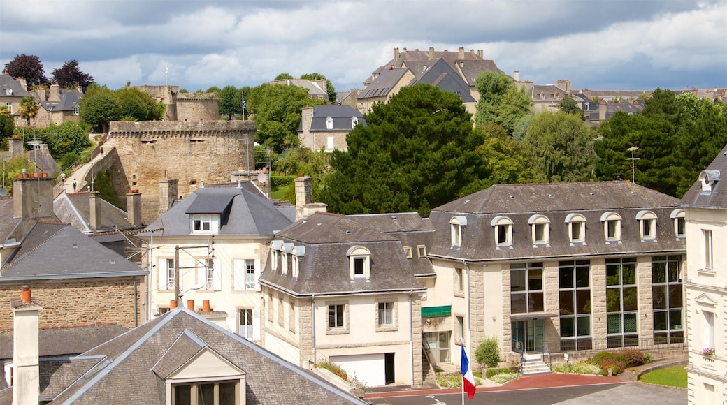 Dinan que incluye elementos del patrimonio