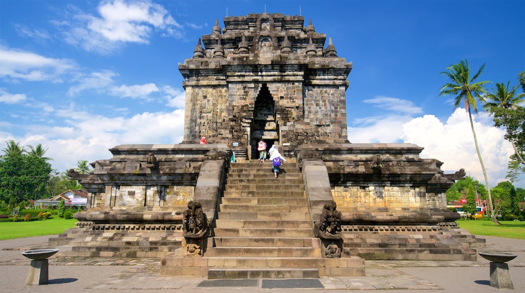 Magelang welches beinhaltet historische Architektur