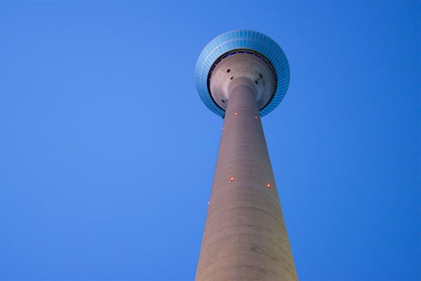 Rheinturm das einen moderne Architektur