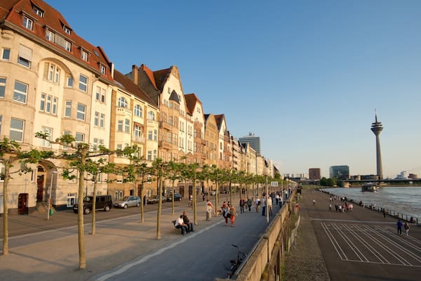 Rheinpromenade das einen Bucht oder Hafen und Geschichtliches