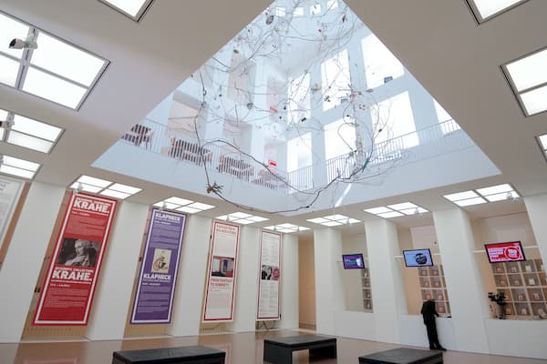 Museum Kunstpalast welches beinhaltet Innenansichten