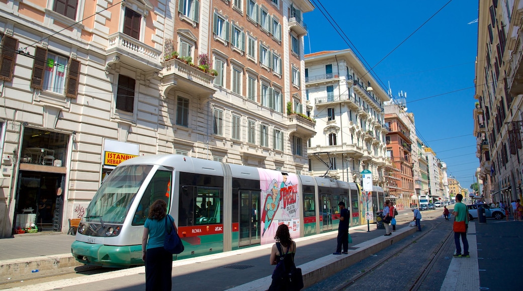 Flaminio ofreciendo elementos patrimoniales y elementos ferroviarios