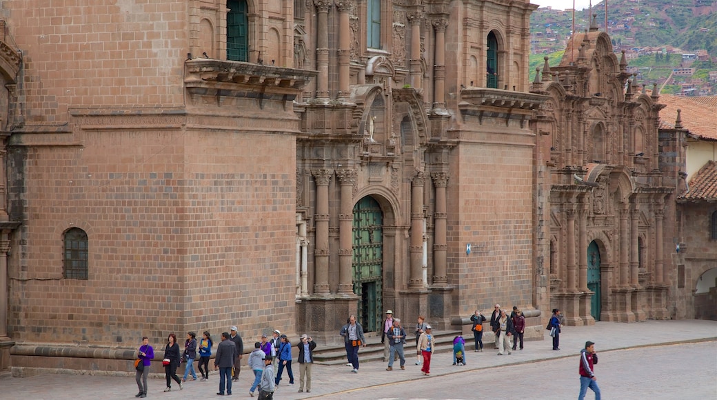 Plaza de Armas ofreciendo arquitectura patrimonial