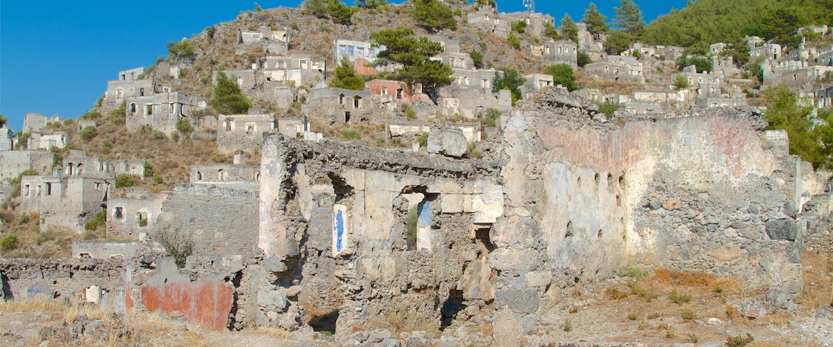 Kayaköy qui includes bâtiments en ruines et patrimoine historique