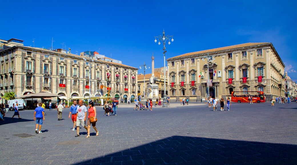 Plaza de la Catedral que incluye una plaza, arquitectura patrimonial y una ciudad