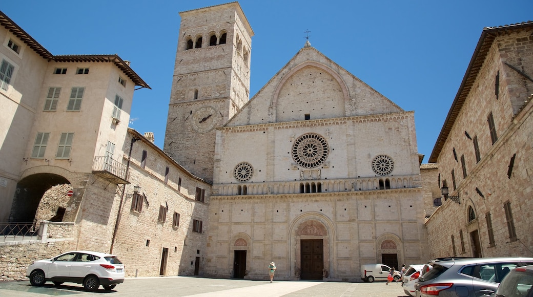 Cathedral of San Rufino featuring a church or cathedral and heritage architecture