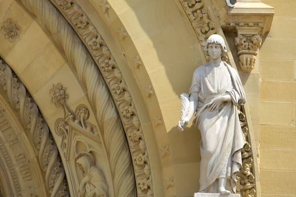 Cathedral of Arezzo welches beinhaltet religiöse Elemente, Statue oder Skulptur und Kirche oder Kathedrale