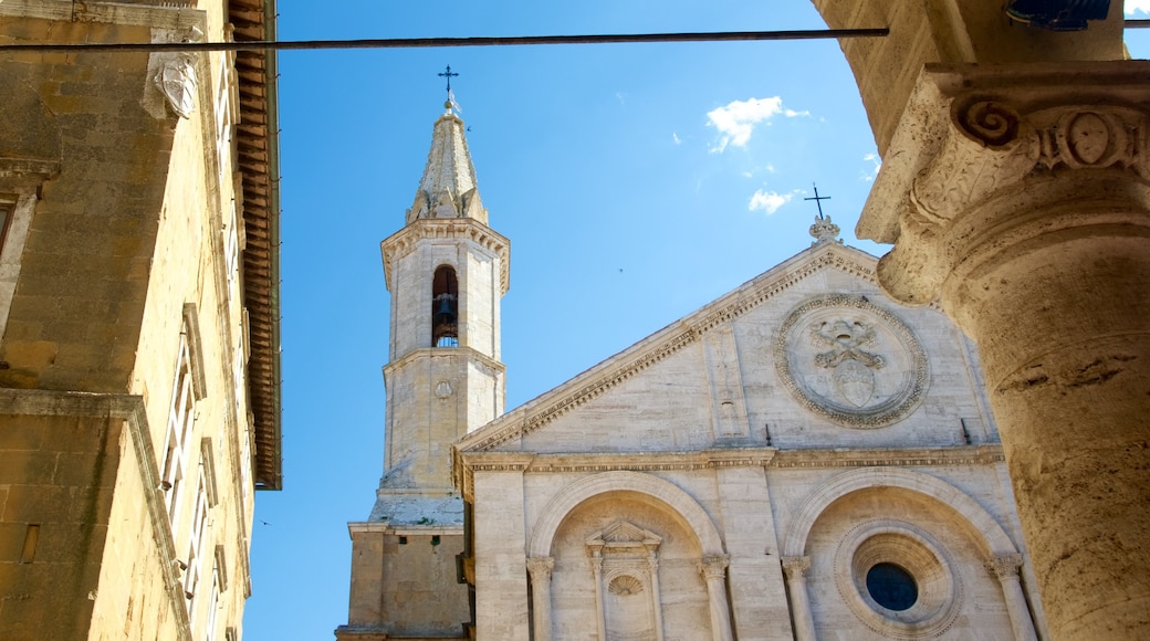 Pienza katedral som inkluderer kirke eller katedral, religion og kulturarv