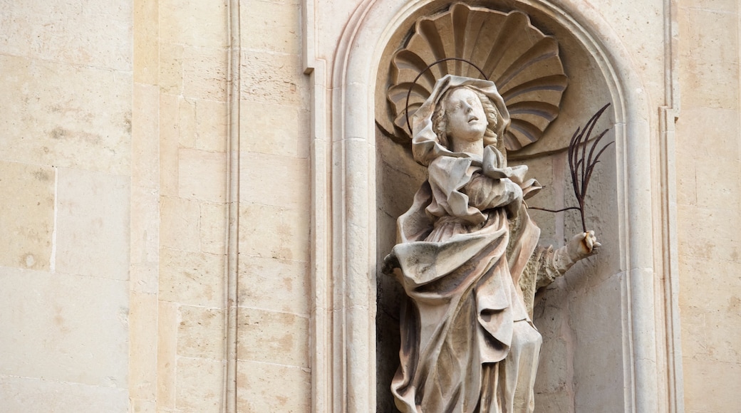 Tarent Provinz welches beinhaltet Kirche oder Kathedrale, Statue oder Skulptur und religiöse Elemente