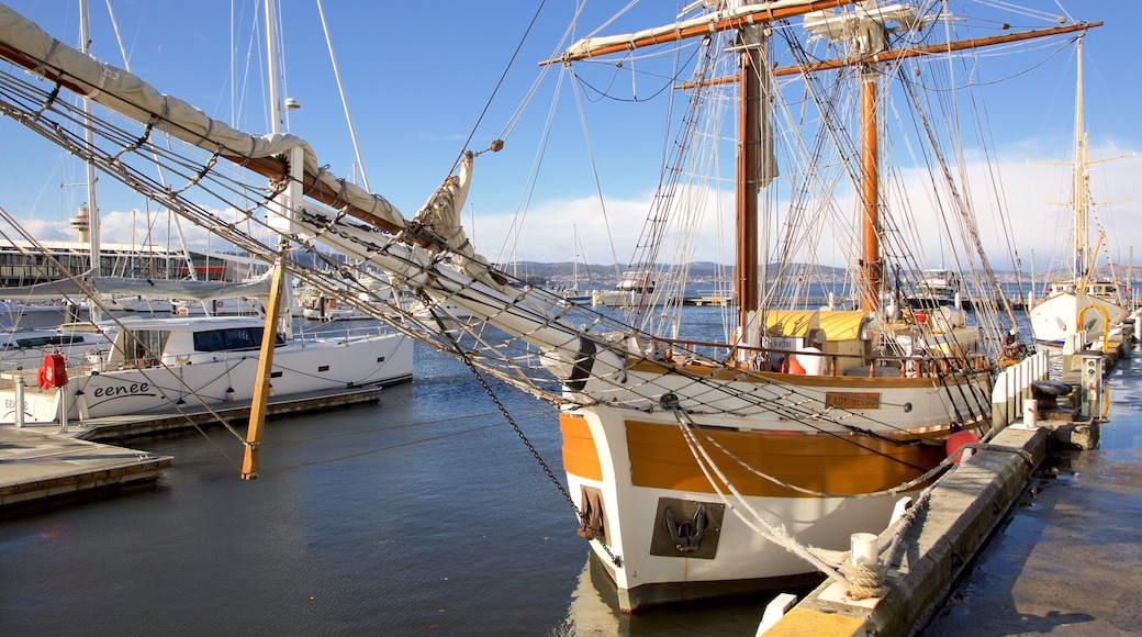 Hobart som visar en marina