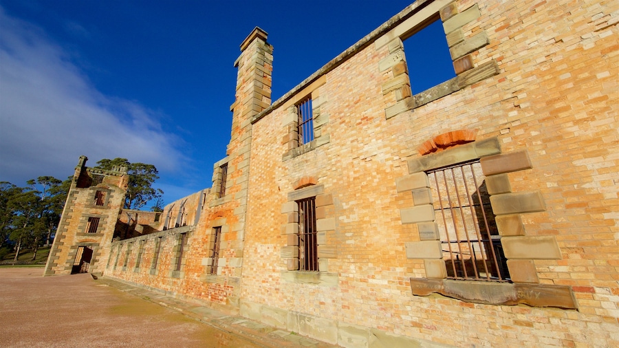 Port Arthur Historic Site mostrando oggetti d\'epoca, rovine di un edificio e castello o palazzo